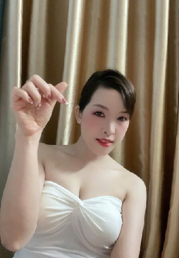 Mimi from Vietnam, a woman you can video chat with on CooMet